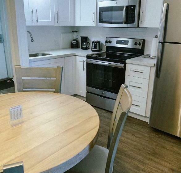 إستوديو قياسى, Caloosa Cove Resort