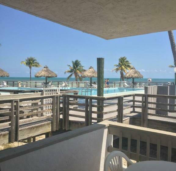 スタンダードスタジオ, Caloosa Cove Resort