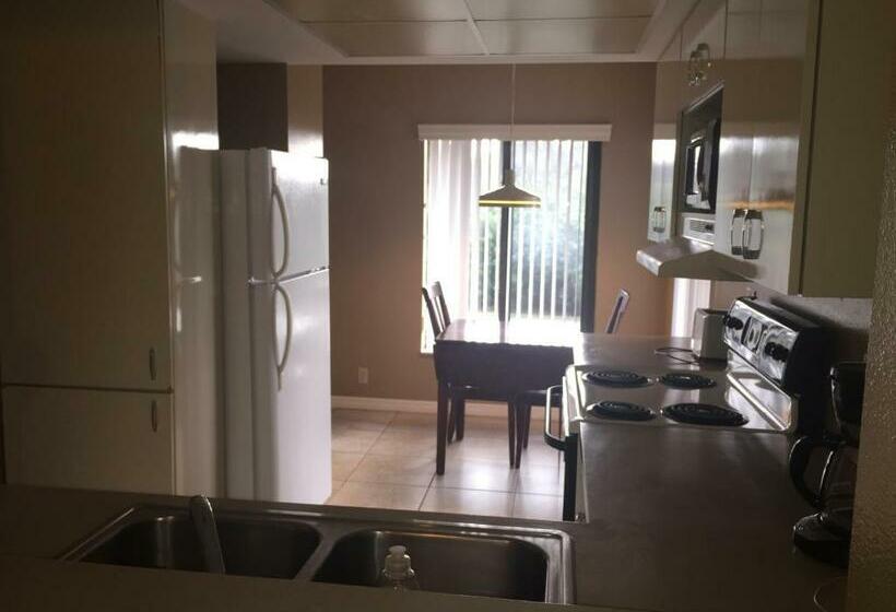 جناح غرفتين نوم, Charlotte Bay Resort