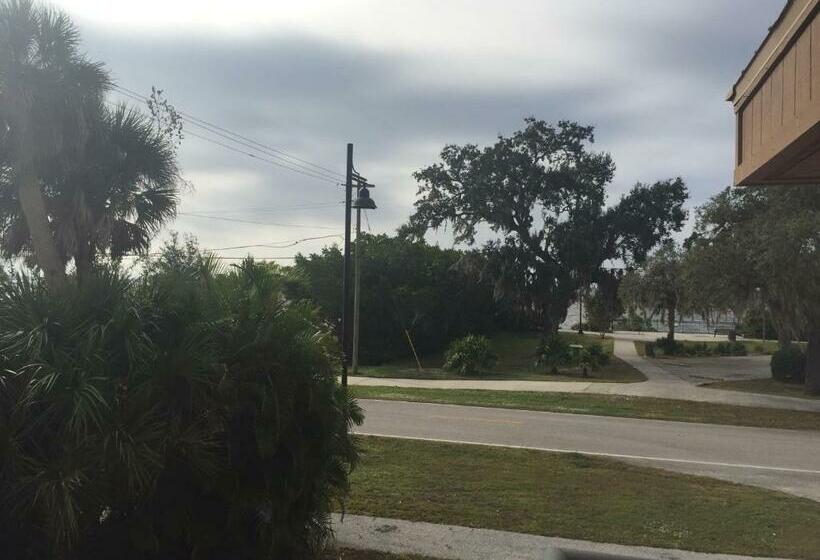 جناح غرفتين نوم, Charlotte Bay Resort