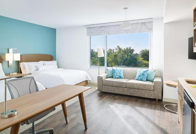 スタンダードスタジオ, Element Chandler Fashion Center