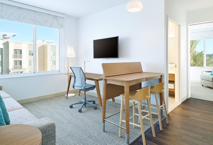 スタンダードスタジオ, Element Chandler Fashion Center