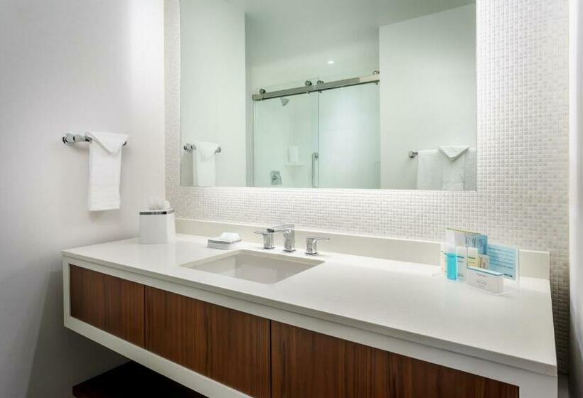 キングサイドベッドのスタンダードワンルーム, Hampton Inn & Suites Santa Monica