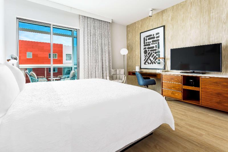 身障者適用キングサイズベッドルーム, Hampton Inn & Suites Santa Monica