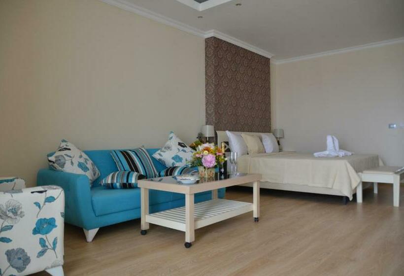 스탠다드 발코니 룸 측면 바다 전망, Phoenicia Luxury