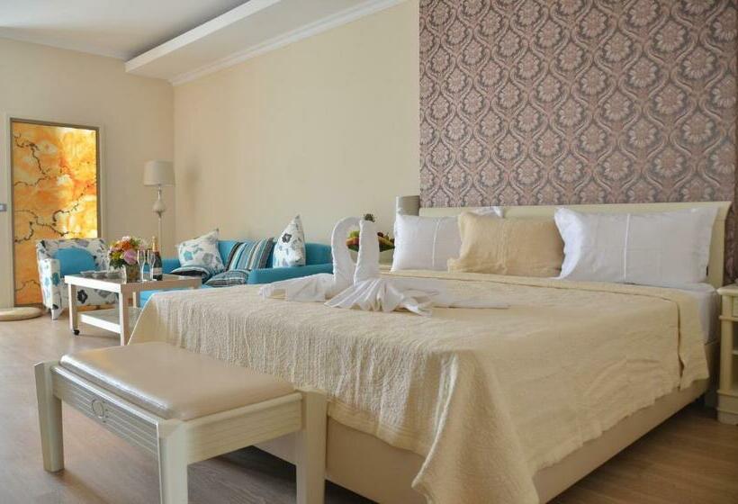 Standard Room with Balcony Side Sea View, Phoenicia Luxury