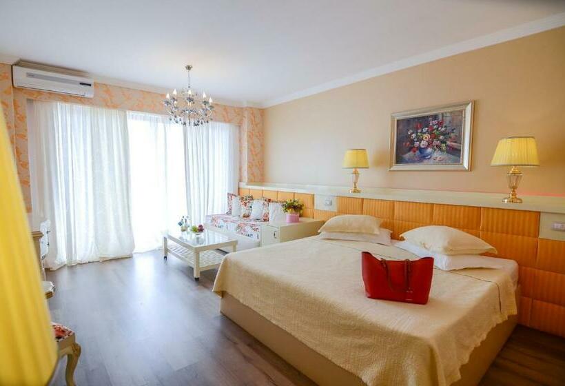 Standard Room with Balcony Side Sea View, Phoenicia Luxury