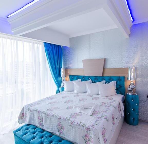 Superior suite with view, Phoenicia Luxury
