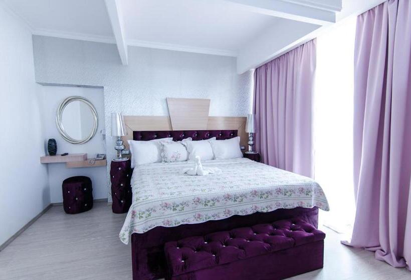 Superior suite with view, Phoenicia Luxury
