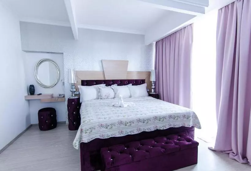 Superior suite with view, Phoenicia Luxury