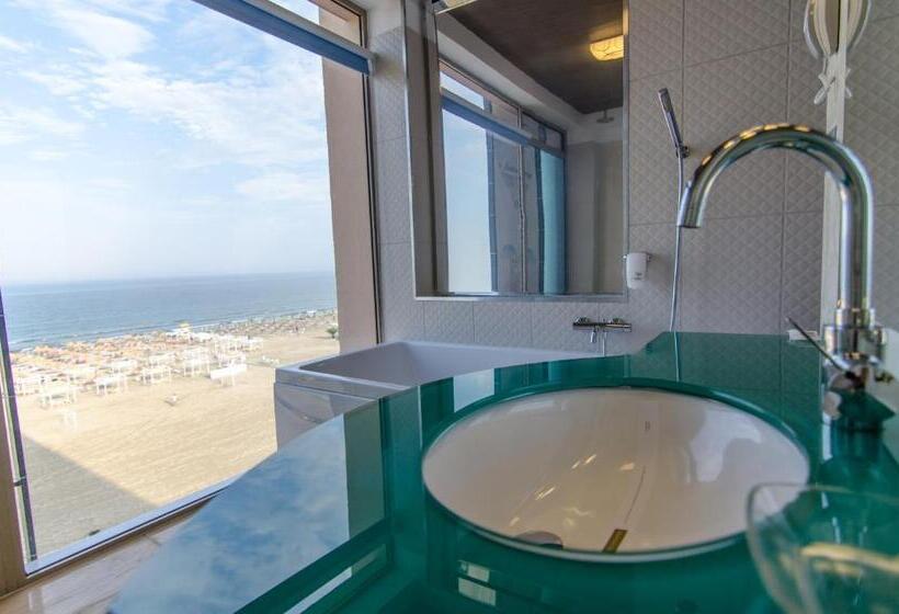 Superior suite with view, Phoenicia Luxury