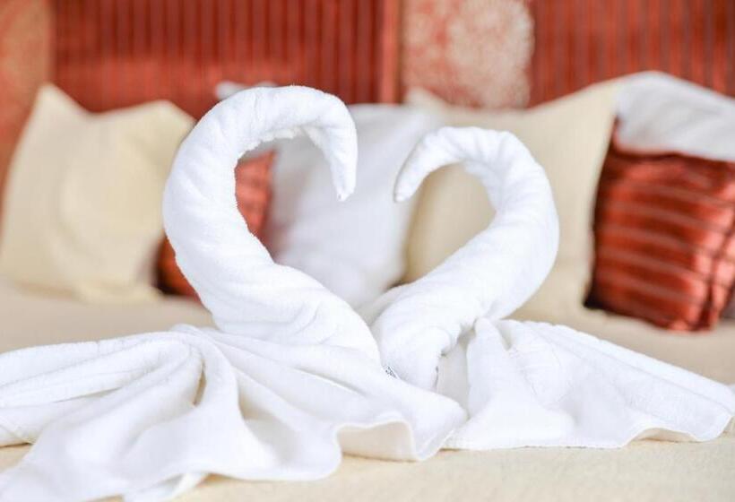 디럭스 스위트, Phoenicia Luxury