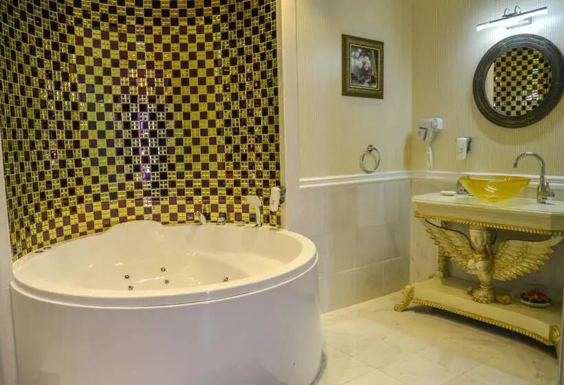 ロイヤルスイート, Phoenicia Luxury