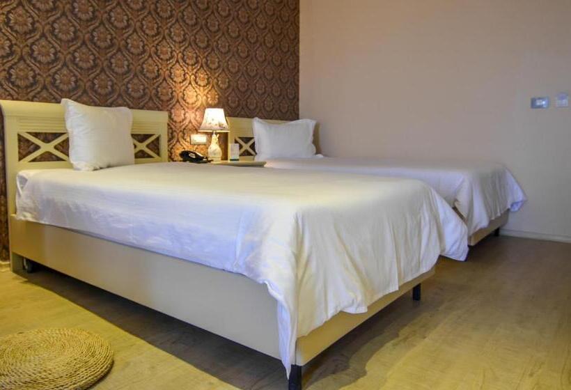 Standard Room with Balcony Side Sea View, Phoenicia Luxury