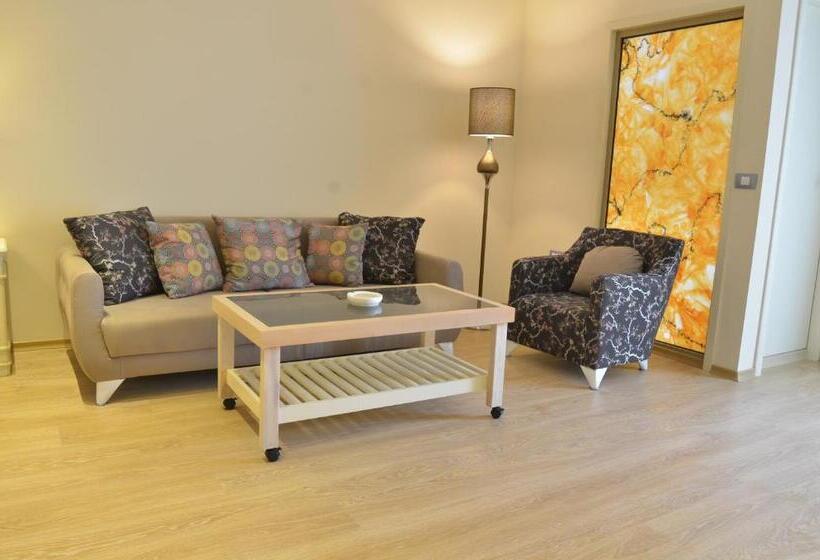 스탠다드 발코니 룸 측면 바다 전망, Phoenicia Luxury