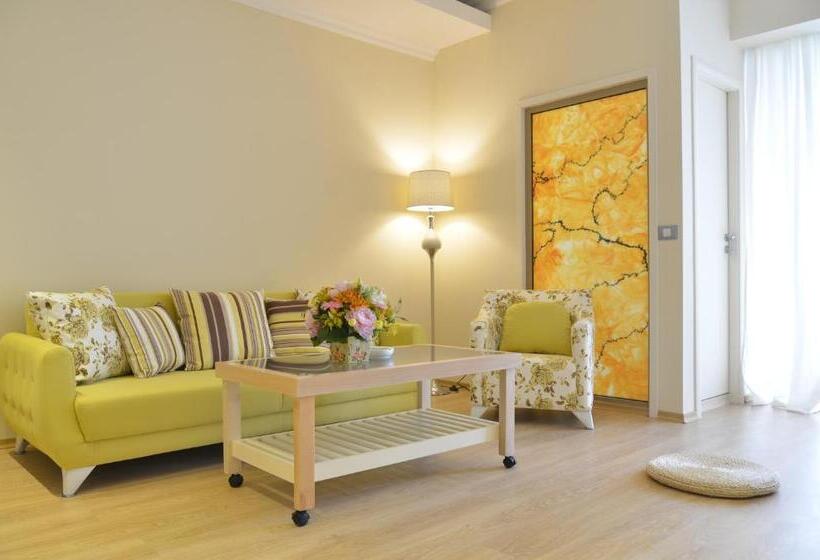 스탠다드 발코니 룸 측면 바다 전망, Phoenicia Luxury