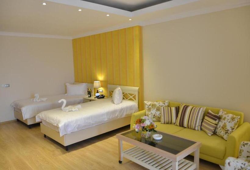 Standard Room with Balcony Side Sea View, Phoenicia Luxury
