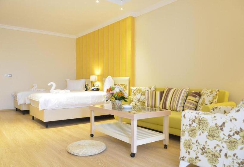 스탠다드 발코니 룸 측면 바다 전망, Phoenicia Luxury