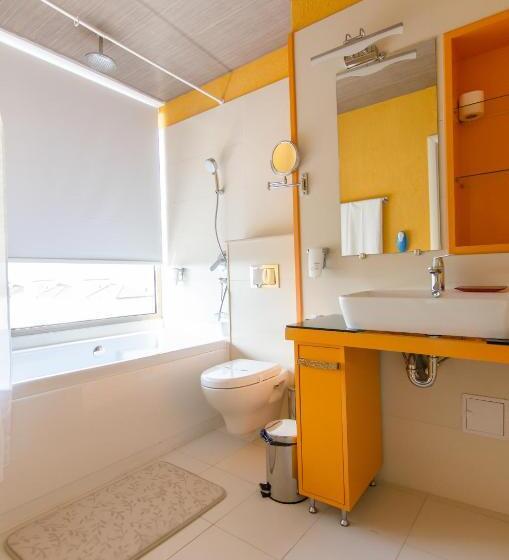 스탠다드 발코니 룸 측면 바다 전망, Phoenicia Luxury