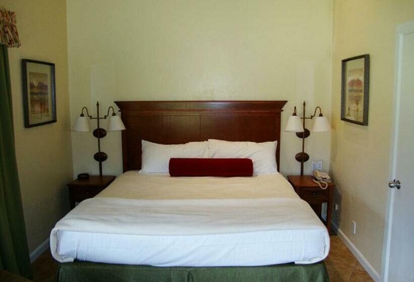 Студия Стандарт, Roundhouse Resort