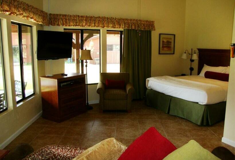 스탠다드 스튜디오, Roundhouse Resort