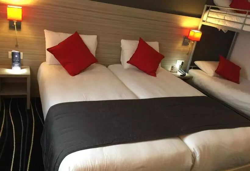 スタンダード４人部屋, The Originals City, Hôtel Marnelavallée Est, Meaux