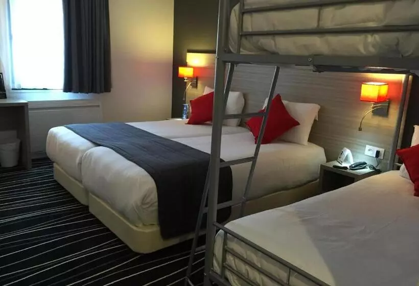 スタンダード４人部屋, The Originals City, Hôtel Marnelavallée Est, Meaux