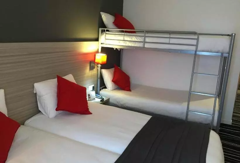 スタンダード４人部屋, The Originals City, Hôtel Marnelavallée Est, Meaux