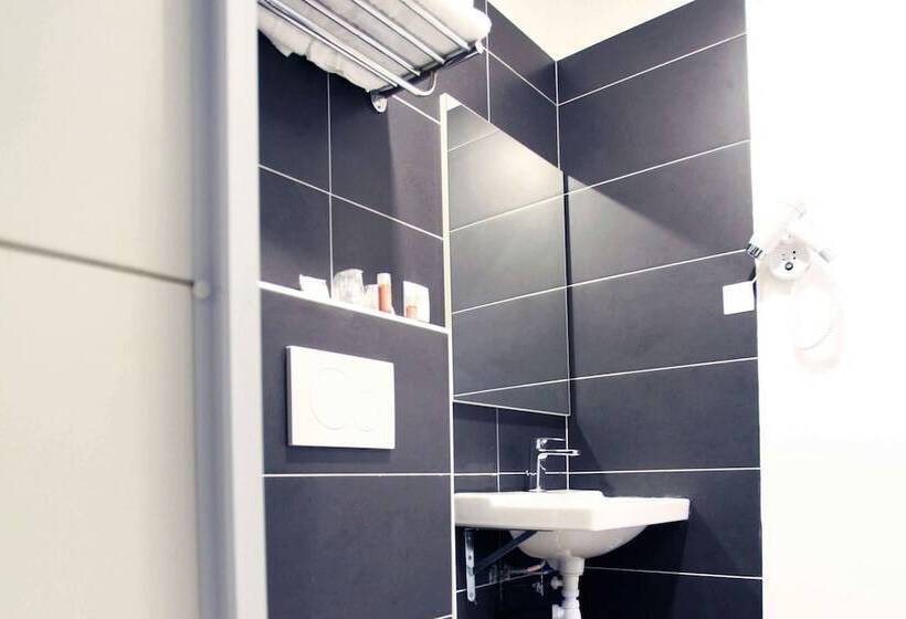 标准三人间, The Originals City, Hôtel Marnelavallée Est, Meaux