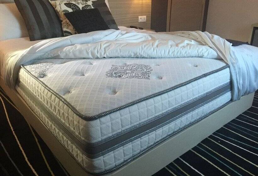 标准三人间, The Originals City, Hôtel Marnelavallée Est, Meaux