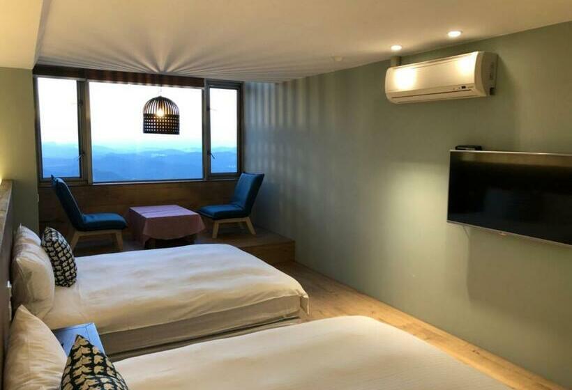 اتاق استاندارد چهار تخته با چشم‌انداز دریا, Jiufen Happyland B&b