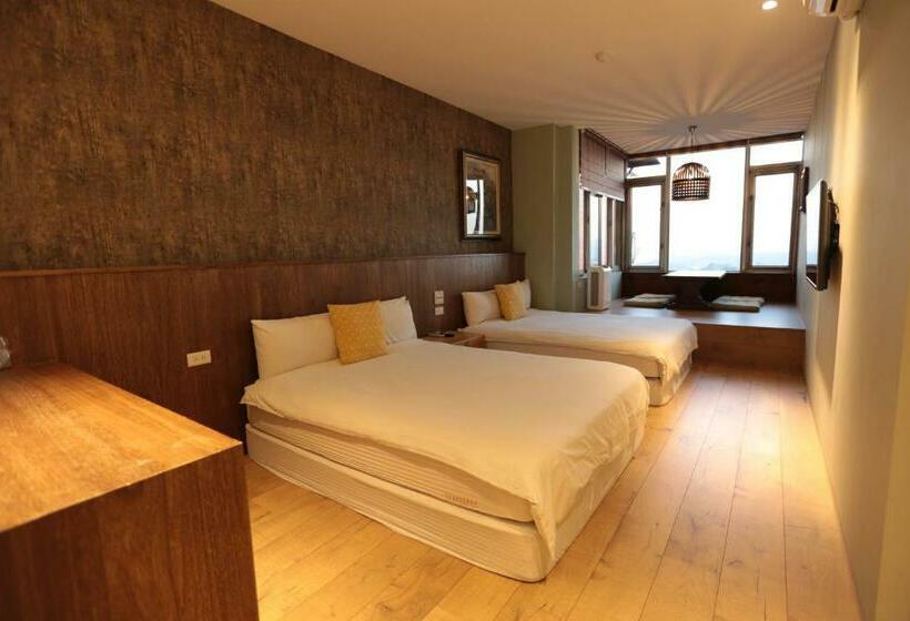 اتاق استاندارد چهار تخته با چشم‌انداز دریا, Jiufen Happyland B&b