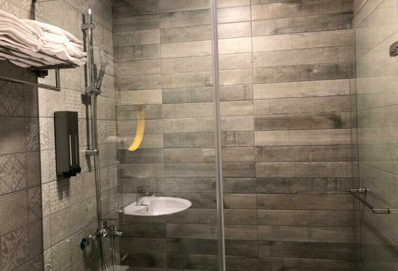 اتاق استاندارد چهار تخته با چشم‌انداز دریا, Jiufen Happyland B&b