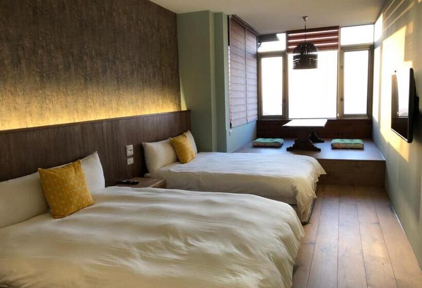 اتاق استاندارد چهار تخته با چشم‌انداز دریا, Jiufen Happyland B&b