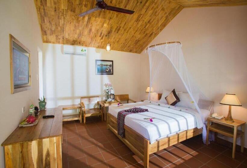 Superior bungalow garden view, La Mer Resort, Phú Quốc