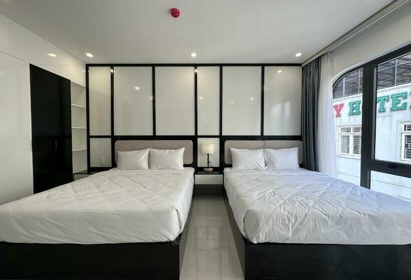 اتاق لوکس, Ana S House