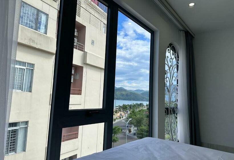 اتاق لوکس, Ana S House