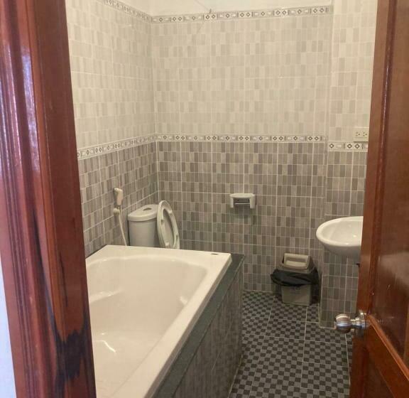 اتاق استاندارد چهار تخته, Khách Sạn 3lu