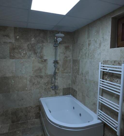 带大床的高级房间, Stone Owl Otel & Restaurant