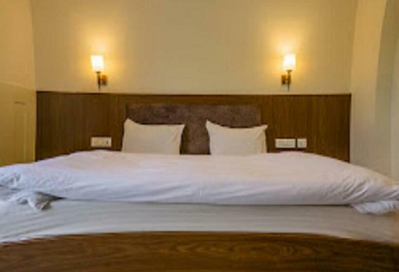 Номер Deluxe, Vrinda Anandam Resort  Vrindavan