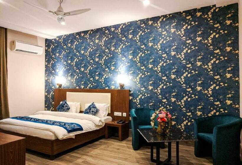 Номер Deluxe, Vrinda Anandam Resort  Vrindavan