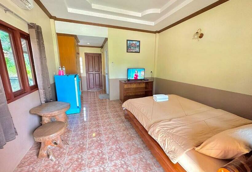 Quarto Estandar com Sacada, โรงแรมแสงทองรีสอร์ท