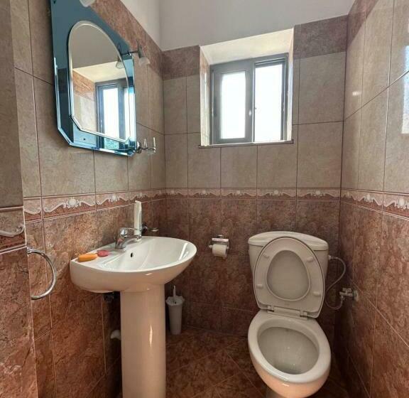 اتاق خانوادگی, Trifoni