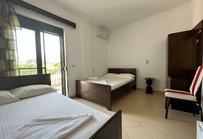 اتاق خانوادگی, Trifoni