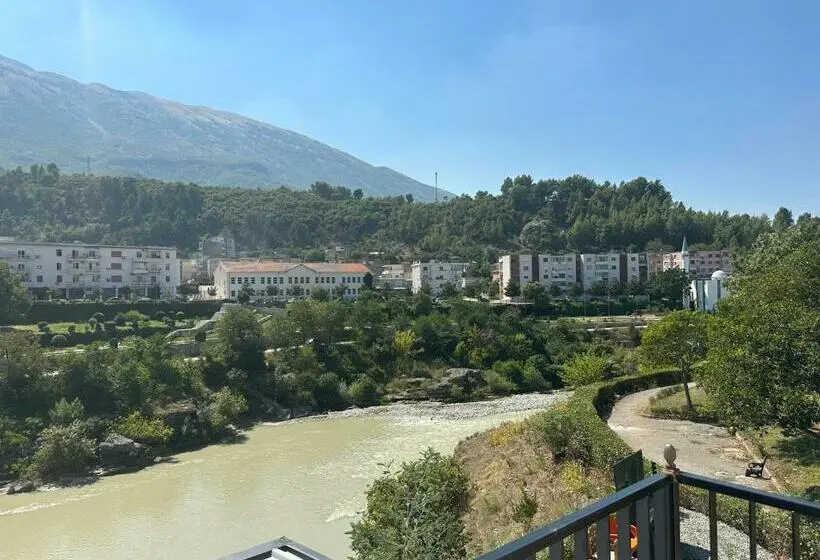 Perhehuone, Trifoni