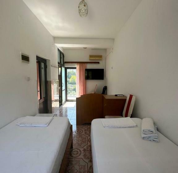 اتاق خانوادگی, Trifoni