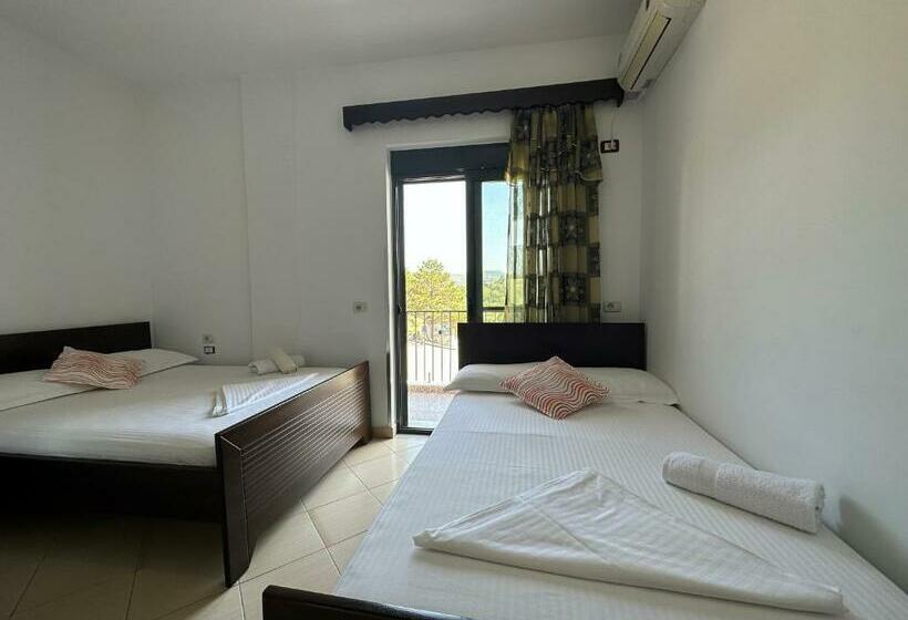 اتاق خانوادگی, Trifoni