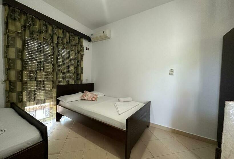 اتاق خانوادگی, Trifoni