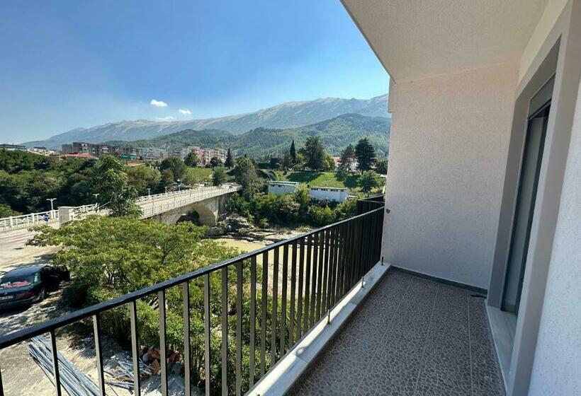 اتاق خانوادگی, Trifoni