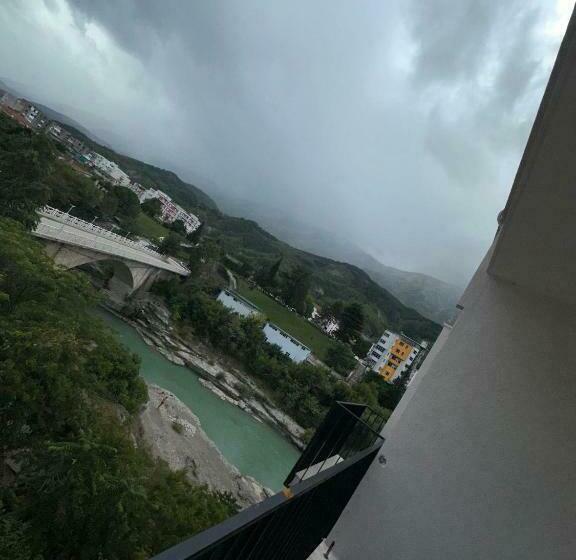 اتاق خانوادگی, Trifoni